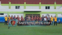 Mempererat Silaturahmi dengan wartawan Pokja Polres Subang, Kapolres Subang gelar Pertandingan sepak bola persahabatan