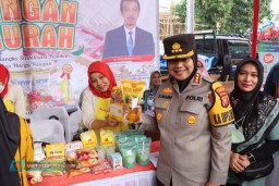 Ratusan Warga Serbu Gerakan Pangan Polresta Cirebon