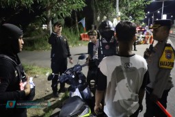 Cegah Kejahatan Malam, Polres Tanjung Perak Gelar Patroli Skala Besar