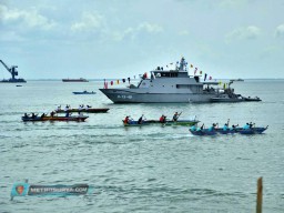 TNI AL GELAR LOMBA DAYUNG TRADISIONAL DI RAMPA BERKAH
