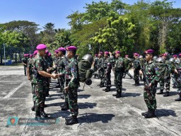 Komandan BATALYON Kesehatan 2 Marinir Sambut Kedatangan Prajurit Setelah Melaksanakan Satgas