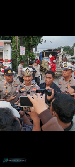 Antisipasi Balap Liar, Polisi Pasang Garis Kejut di Jalur Arteri Perak Jombang