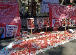 Gregorius Ronald Tannur Divonis Bebas, Massa Gelar Aksi Demo dan Tabur Bunga di Depan PN Surabaya