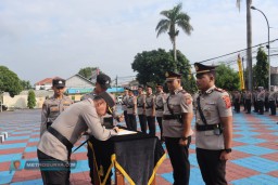 Kapolres Majalengka Pimpin Upacara Serah Terima Jabatan Kasat Intelkam dan Kapolsek Jajaran