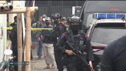 Densus 88 Dibantu Polda Jatim Lakukan Olah TKP di Rumah Terduga Teroris