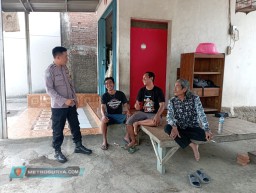 Sambang Patroli, Bhabinkamtibmas kalikoa Polsek Kedawung Polres Cirebon Kota edukasi Kamtibmas