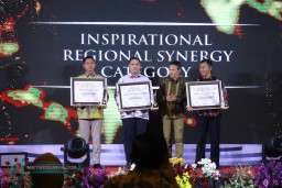 Kapolres Bojonegoro Raih Penghargaan Jawa Pos Radar Bojonegoro Awards 2024