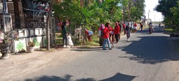 Perangkat Desa Cibogo dan Warga Kerja bakti Bersihkan Lingkungan Desa Cibogo