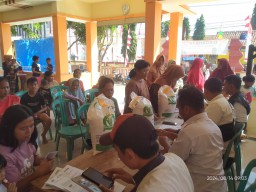 Pembagian Beras Bulog Tahap Bulan Agustus 2024 di Balaidesa Gunungsari Kecamatan Waled