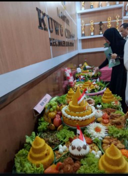 Lomba Nasi Tumpeng Antar RT di Kantor Desa Cibogo