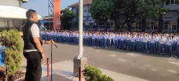 Polsek Kesambi Gelar Apel Harkamtibmas di SMKN 1 Cirebon, Cegah Tawuran Antar Pelajar