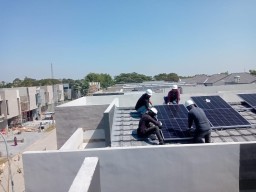 PLN Icon Plus dan Perumahan Citraland Surabaya Bersama Wujudkan Lingkungan Hijau dengan 200 PLTS Atap