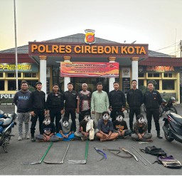 Maung Presisi Polres Cirebon Kota Amankan 6 Remaja dan Berbagai Sajam