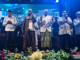 Aliansi Madura Indonesia Getarkan Serambi Ampel Dengan Gebyar Sholawat 
