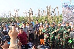 Pekan Gerebek Sampah Jaga Ekosistem Lingkungan di Kailadem Muara Angke