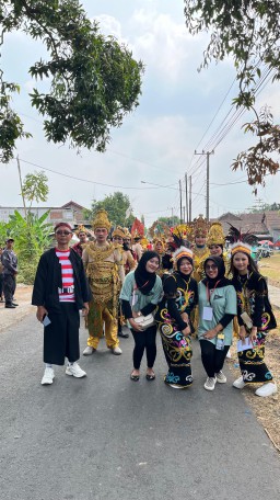 Peringatan HUT RI ke 79 Desa Karobelah Gelar Karnaval Pawai Budaya