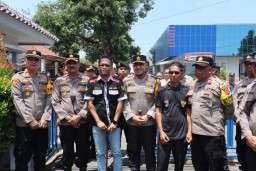 Kapolres Majalengka Pimpin Pengamanan Unjuk Rasa di BRI Cabang Majalengka