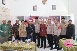 Jumat Curhat, Polres Pelabuhan Tanjung Perak Ajak Warga Cegah Kenakalan Remaja.