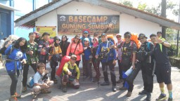 Team Rescue (AMI) Berkolaborasi dengan (PENAT) Lakukan Expedisi Pendakian di Gunung Sumbing