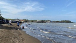 Badai PHK Massal Terjadi di Pantai Karangsong Indramayu, Dari Puluhan Jadi Hanya 6 Karyawan