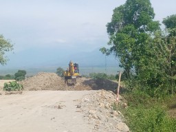 Pembangunan Jembatan di Selorejo Milik PT Tunas Althea Sejati Dikeluhkan Warga