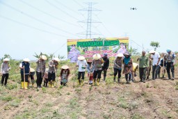 Wujudkan Swasembada Pangan, Polres Jombang Tanam Jagung di Lahan Kosong