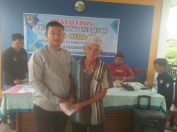 Penyaluran bantuan langsung tunai dana desa ( BLT DD ) tahun 2024 Di Balaidesa Cisaat.