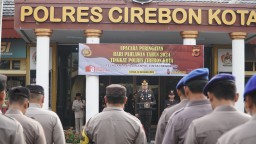 Kapolres Cirebon Kota Pimpin Upacara Hari Pahlawan Tingkat Polres Cirebon Kota