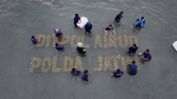 Jaga Ketahanan Pangan,Ditpolairud Polda Jatim Rehab Terumbu Karang di HUT Polairud ke -74