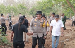 Dukung Program Ketahanan Pangan Nasional, Kapolres Lamongan Lakukan Pengecekan Lahan Di Desa Wanar