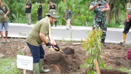 Sambut Nataru PLN UIP JBTB Peringati Hari Menanam Pohon Indonesia 2024 di Desa Banyuanyar, Boyolali