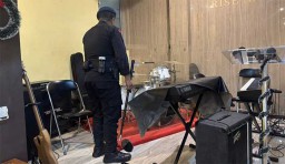 Tim Jibom Brimob Polda Jabar Sterilisasi Gereja di Palabuhanratu Jelang Perayaan Natal dan Tahun Baru