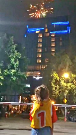 Meriahnya Malam Tahun Baru 2025,di The Alana Hotel Surabaya, dengan Kembang Api yang Spektakuler