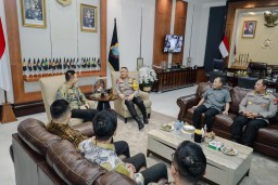 Kapolda Jatim Terima Kunjungan Kepala Imigrasi Surabaya Bahas Inovasi Autogate dan Immigration Loung