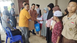 Di Anniversary ke-4, Berita Pojok Lamongan Santuni Anak Yatim dan Dhuafa di Kecamatan Babat