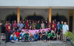 Kolaborasi Harmonis GRRM dan Mahasiswa UNUSA: Bersihkan Masjid Miftahul Huda Jelang Ramadan