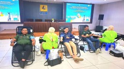 Pemimpin Redaksi Metrosurya Berpartisipasi dalam Donor Darah di Kantor PLN UIP JBTB Ketintang Surabaya 