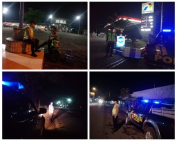 Upaya Pencegahan dan Penangkalan 3C, Polsek Ngimbang Gelar Patroli Blue Light