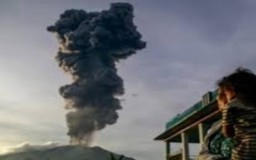 Gunung Ibu Meletus Dahsyat, Kolom Abu Capai 3.000 Meter