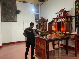 Polres Ngawi Siagakan Personel di Klenteng Sien Hien Kiong, Perayaan Imlek Berlangsung Kondusif