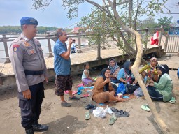 Sat Polairud Polres Cirebon Kota Amankan Wisata Bahari Kejawanan, Ribuan Pengunjung Padati Lokasi
