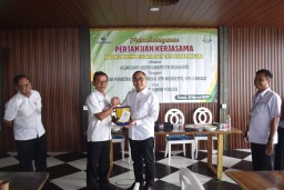 Perhutani KPH Jombang Dan Kajari Mojokerto Tandatangani Kerjasama Hukum Perdata Dan TUN Di Mojokerto 