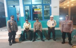 Kapolsek Ngimbang Gelar Patroli Blue Light untuk Cegah 4C dan Antisipasi Gangguan Kamtibmas