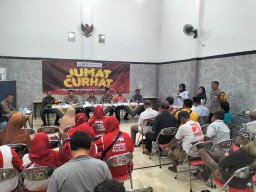 Jumat Curhat Polres Pelabuhan Tanjung Perak Dengar Aspirasi Warga.