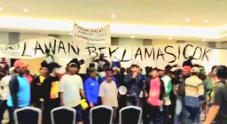 Sosialisasi AMDAL di Surabaya Ricuh, Pendemo Anarkis Serbu Acara, Kinerja Kepolisian Dipertanyakan?