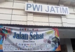 Jalan Sehat Gratis Berhadiah Umrah, Awali Rangkaian HPN PWI Jatim