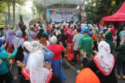 Ribuan Orang Ikuti 'Jalan Sehat Bersama Wartawan' PWI Jatim