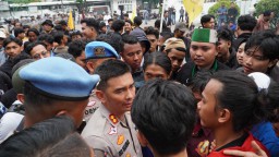Polres Cirebon Kota Siagakan Ratusan Personel Amankan Aksi Unjuk Rasa di DPRD Kota Cirebon