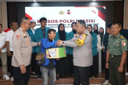 Kapolres Pelabuhan Tanjung Perak Gelar Bakti Sosial Sambut Ramadan Bersama Mahasiswa dan OKP di Surabaya