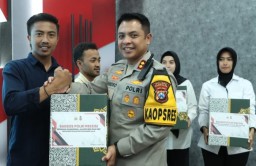 Polres Bangkalan Gelar Baksos Polri Presisi, 250 Mahasiswa Terima Bantuan